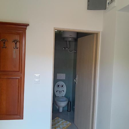 סנג' Apartmani Studio Apartmani Senjska Maslina מראה חיצוני תמונה