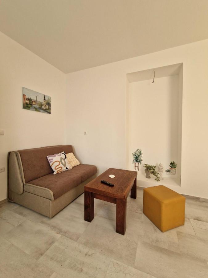 סנג' Apartmani Studio Apartmani Senjska Maslina מראה חיצוני תמונה